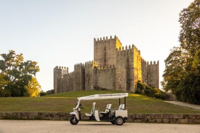 Tuk-Tuk Tour in Guimarães + Green Wine Tour and Tastings - Tour Itinerary