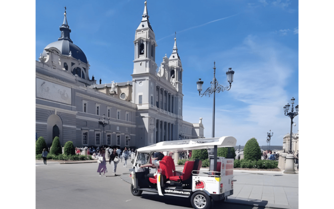 Tuk Tuk Tour With Wine Tasting in Madrid - Tour Details