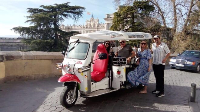 Tuk Tuk Tour With Wine Tasting in Madrid - Meeting Point