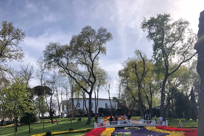 Tulip Guided Tour in Emirgan Park With Bosphorus Ferry Ride - Meeting and Pickup Information