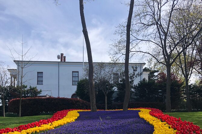 Tulip Guided Tour in Emirgan Park With Bosphorus Ferry Ride - Start and End Time