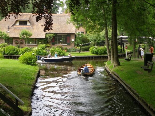 Tulips & Canals: Private Day Trip to Keukenhof and Giethoorn - Inclusions and Accessibility Considerations