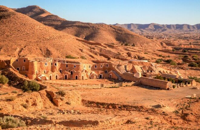 Tunis: 3-Day Sahara Explorer Guided Tour With Meals and Transfer - Live Tour Guide