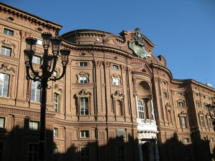 Turin: 2-Hour City Highlights Walking Tour - Tour Duration and Commentary