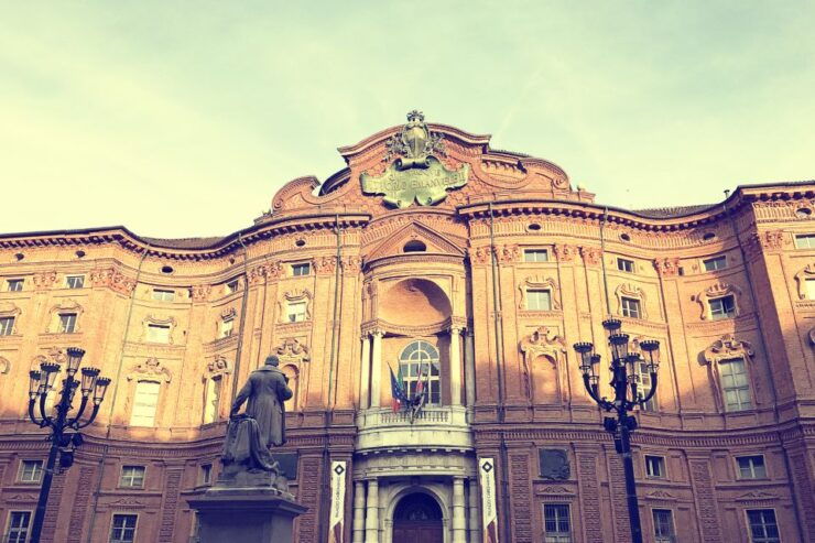 Turin: Self-Guided Highlights Scavenger Hunt & Walking Tour - Multilingual Experience