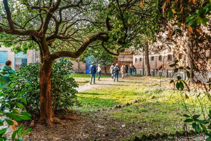 Turin: Underground Tunnels Guided Tour - Exploring the underground tunnels