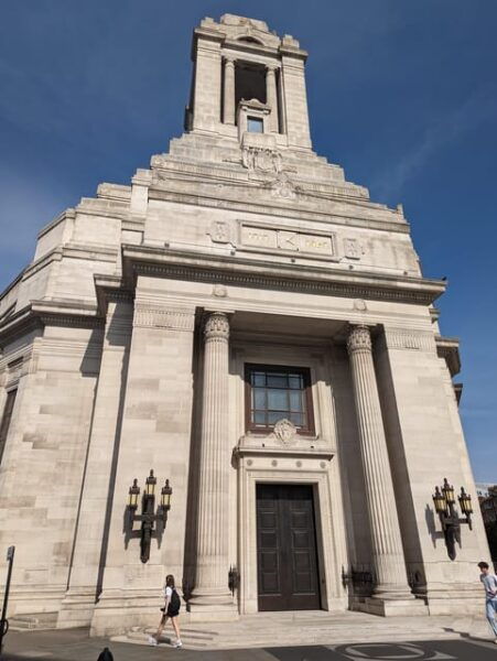 Turmoil, Templars, Oliver Twist: Londons Squalor & Splendor - Meeting Point and Tour Experience
