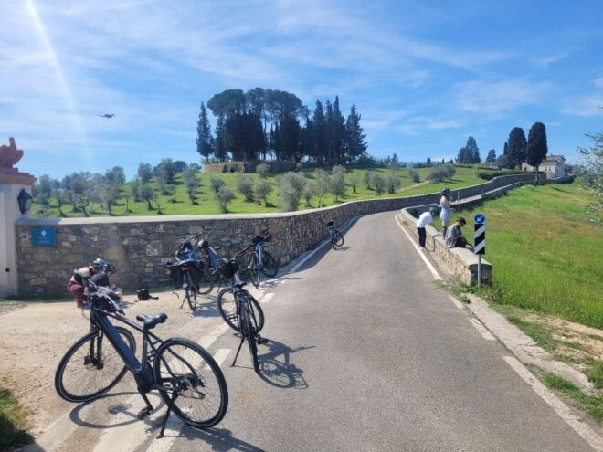 Tuscany Hills Bike Tour With Lunch at Farm and Wine Tasting - Experience Highlights and Inclusions
