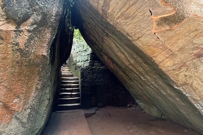 Two Days Cultural Tour Sigiriya Dambulla and Kandy - Shopping and Local Cuisine