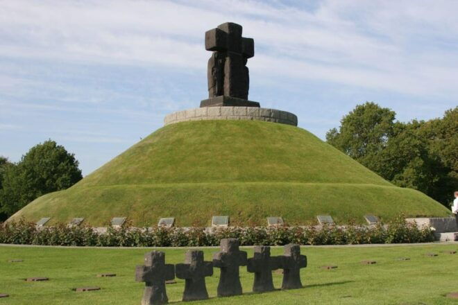 Two Days Tour Following the D-Day, Normandy From Bayeux - Day 2 Activities