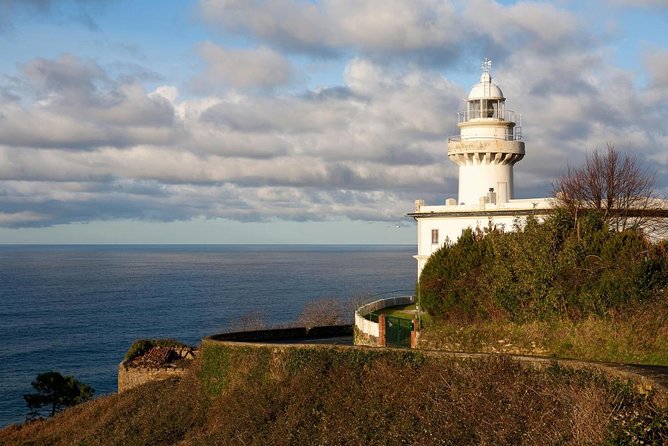 TXAKOLI Vineyards HIKE, ZUMAIA and GETARIA - Private Outdoor & Gastronomic Tour - Discovering the Charming Town of Getaria