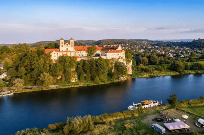 Tyniec: Cruise From Krakow to Tyniec - Booking and Cancellation