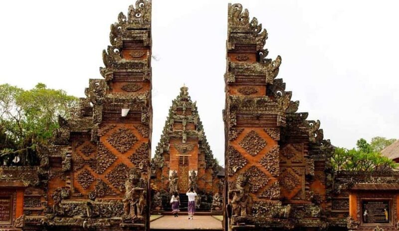 Ubud: Barong and Keris Dance, Batuan Temple, and Waterfall - Exploring the Highlights in Detail