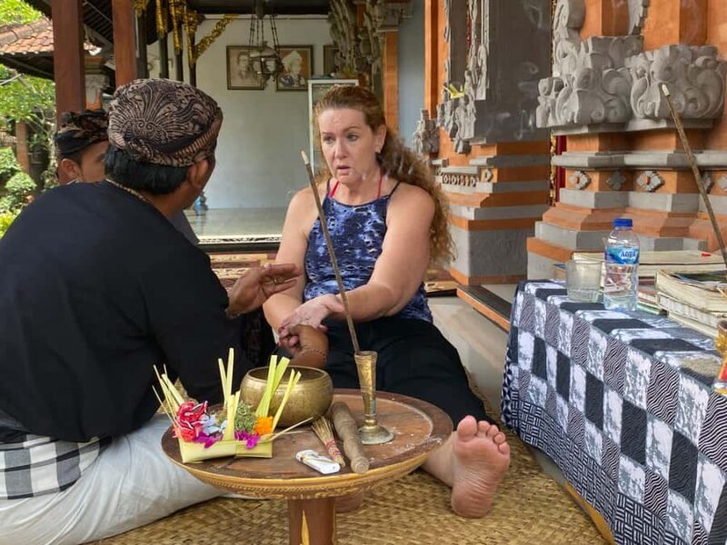 Ubud : Combination of Palm Reading and Healing Therapy - What Makes This Experience Stand Out?