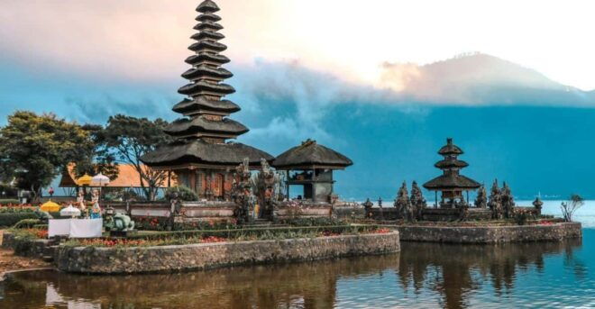 Ubud: Explore Water Temple, Monkey Forest and The Twin Lake - Recommended Items to Bring