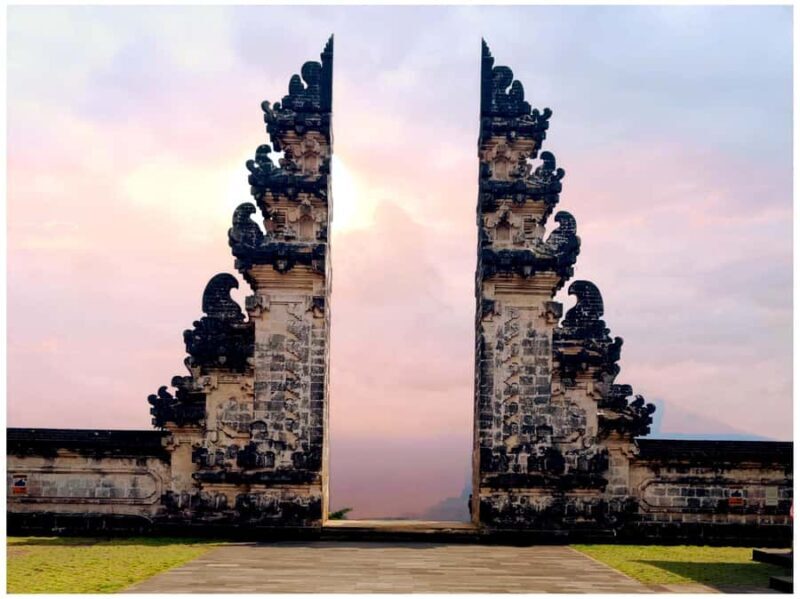 Ubud: Heaven Gate Lempuyang, Water Palace & Waterfall Tour - Good To Know