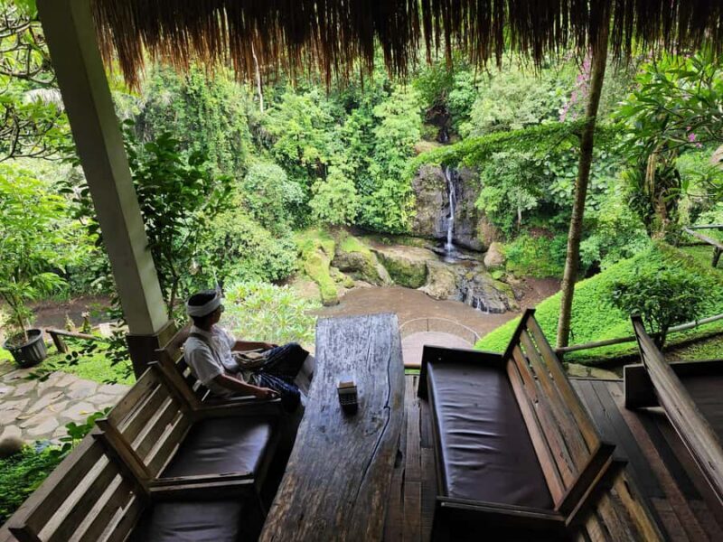 Ubud: Hidden Waterfalls, Rice terrace & Cliffside Dining - Spiritual Connection at Tirta Empul Temple