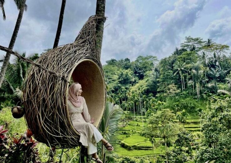 Ubud: Jungle Club, Waterfall, Market, and Tanah Lot Tour - Ubud Market and Palace