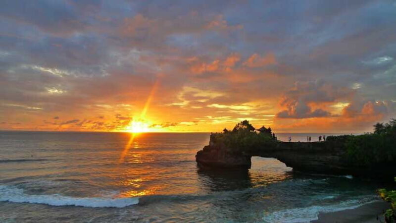 Ubud: Kanto Lampo Waterfall, Art Market, Cretya & Tanah Lot - Tanah Lot: A Sacred Sunset Spectacle  
