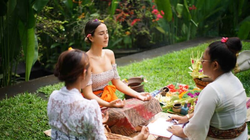 Ubud: Palm Reading and Blessing by Balinese Spiritual Healer - An Authentic Spiritual Encounter in Ubud