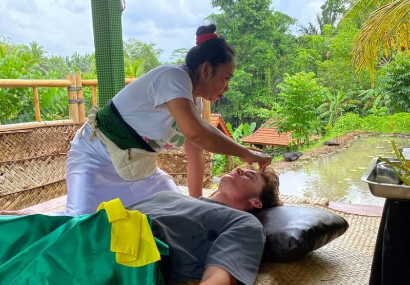 Ubud: Palm Reading and Trauma Healing Therapy - Authenticity and Value