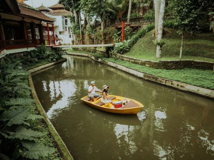 Ubud: Romantic Picnic Lunch on a Boat - Activity Details