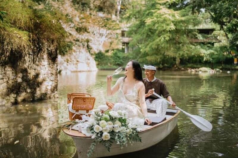 Ubud: Romantic Picnic on a Wooden Boat with Sparkling Wine - What to Expect During the Tour
