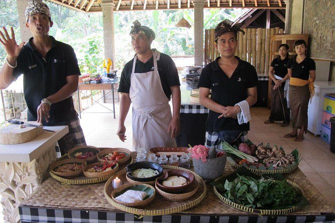 Ubud Small-Group Cooking Class With Lunch and Market Tour - Market Tour and Ingredient Exploration