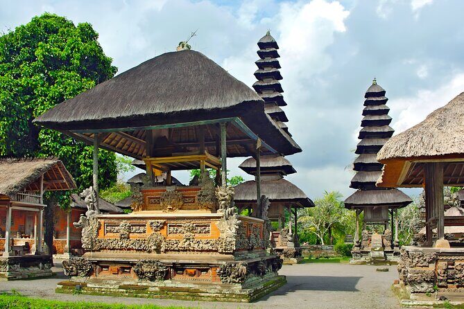 Ubud Waterfall and Tanah Lot Sunset Tour Packages - Sacred Monkey Forest Sanctuary: Jungle Encounters