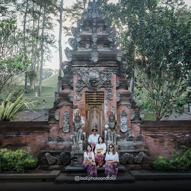 Ubud : Waterfall, Water Temple, RIce Terrace, Ubud Market - Tegenungan Waterfall Experience