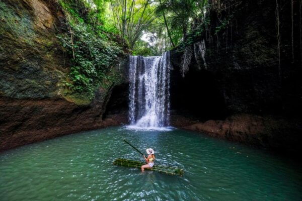 Ubud: Waterfalls, Rice Terrace, & Monkey Forest Tour - Ubud Traditional Market