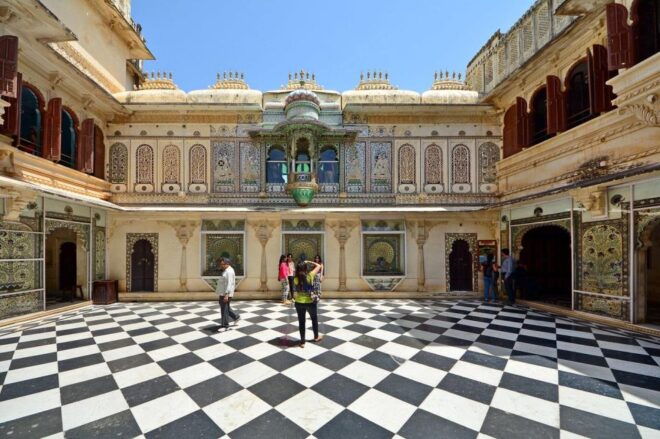 Udaipur: All-Inclusive Guided Udaipur City Private Tour - Tour Experience