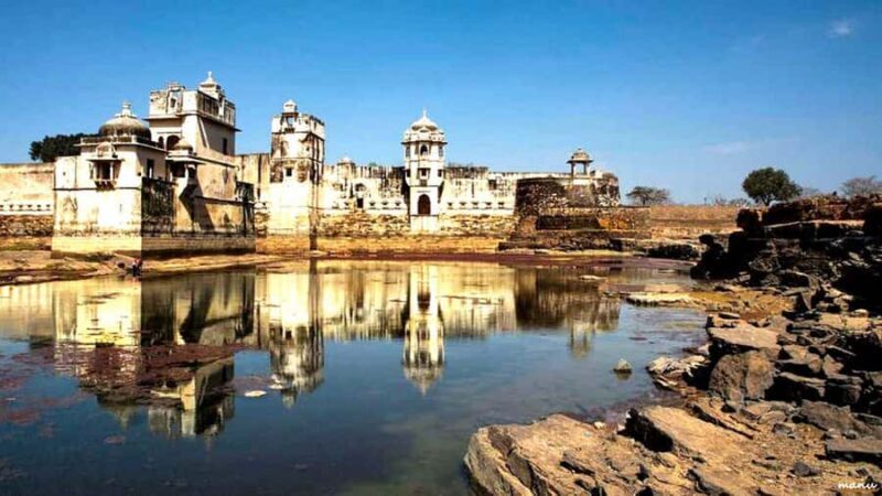 Udaipur: Chittorgarh Fort Day Trip with Lunch & Entry - Exploring Chittorgarh Fort