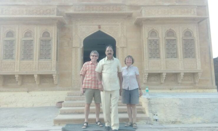 Udaipur: City Palace & Garden of Maidens Private Guided Tour - Tour Experience