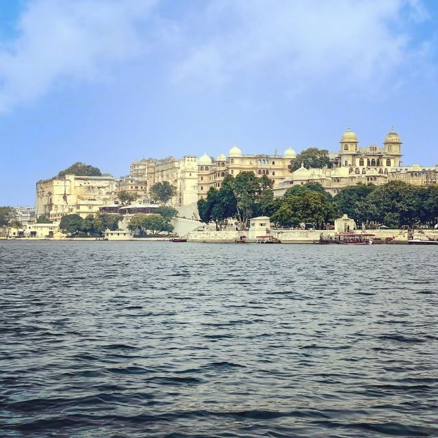 Udaipur: City Palace & Garden of Maidens Private Guided Tour - Full Description