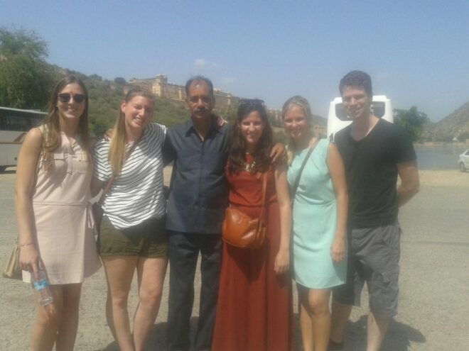 Udaipur: City Palace & Garden of Maidens Private Guided Tour - Personalized and Informative Experience