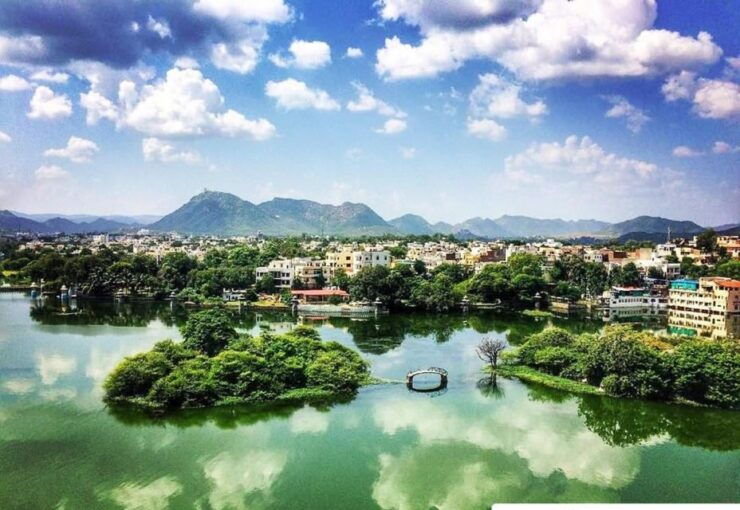 Udaipur: City Palace Museum Tour and Lake Pichola Boat Tour - Experience