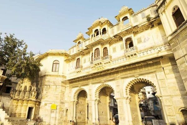 Udaipur: City Palace Museum Tour and Lake Pichola Boat Tour - Common Questions