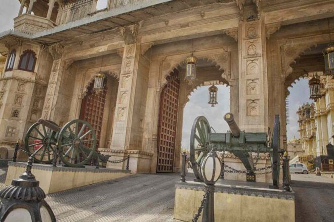Udaipur: City Palace of Udaipur Tour With Guide - Tour Availability