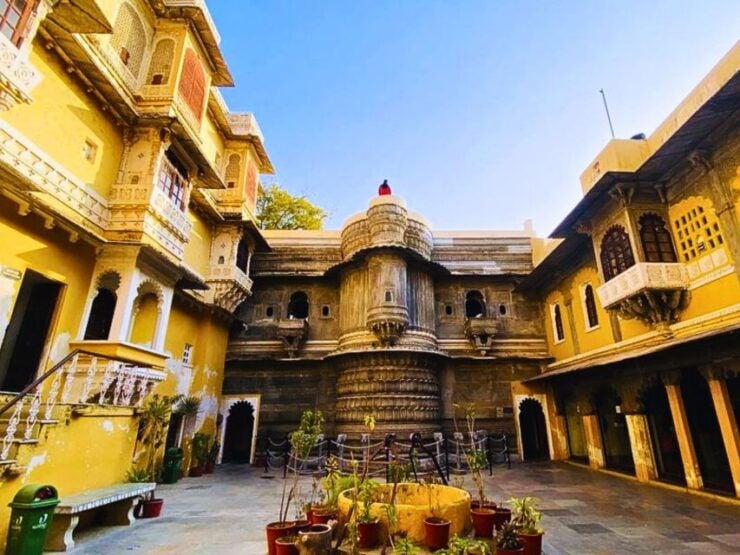 Udaipur Cultural Walking Tour With Local Snacks - Starting Point and Guide