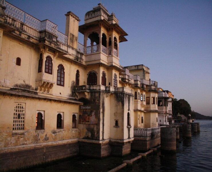 Udaipur: Evening Boat Ride With Puppet Show and Dinner - Booking Information