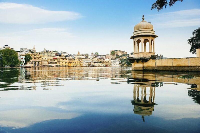 Udaipur : Full Day Private City Tour With Guide and Car - Fateh Sagar Lake and Nehru Park