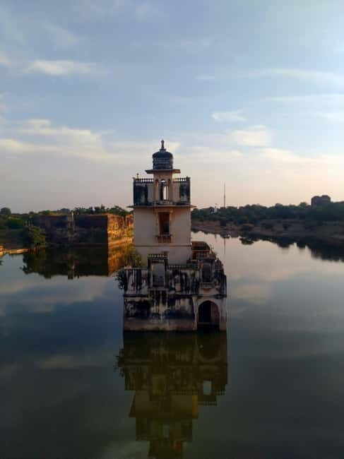 Udaipur: Guided Day Trip to Chittorgarh Fort - Exploring Chittorgarh on Foot