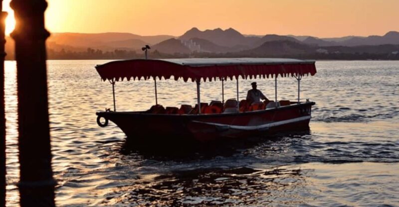 Udaipur: Guided Walking Tour of Ghats with Boat Ride - Good To Know