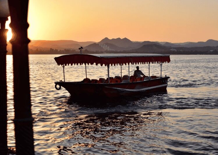 Udaipur: Guided Walking Tour of Ghats with Boat Ride - Good To Know