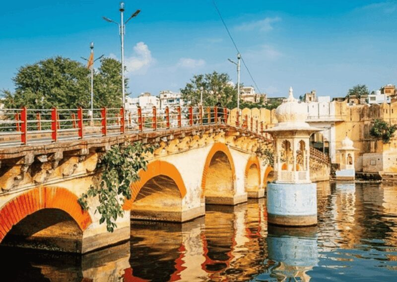 Udaipur: Guided Walking Tour of Ghats with Boat Ride - The Storytelling Element