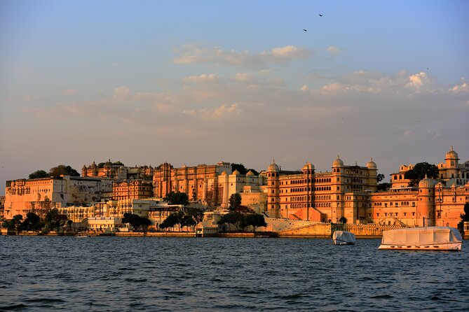 Udaipur Heritage Tour With Vintage Cars & Haveli Exploration - Haveli Exploration