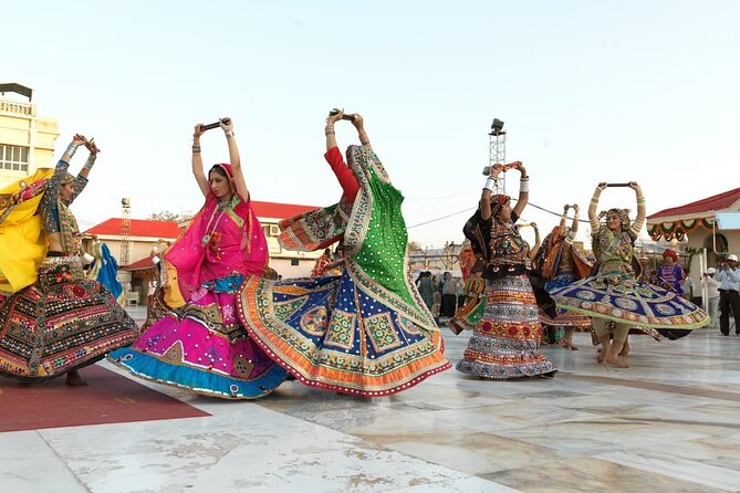 Udaipur Heritage Tour With Vintage Cars & Haveli Exploration - Local Guide Options
