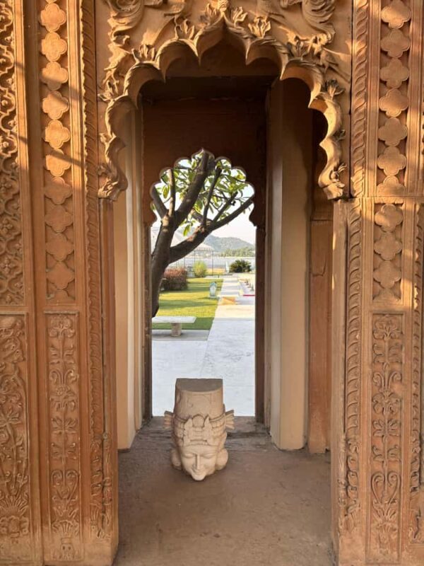 Udaipur: Photography walking tour, exploring old city vibes - Authentic Experiences and Authentic Value