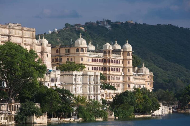 Udaipur: Private Full-Day Sightseeing Tour by Car with Guide - Exploring Udaipur in Depth